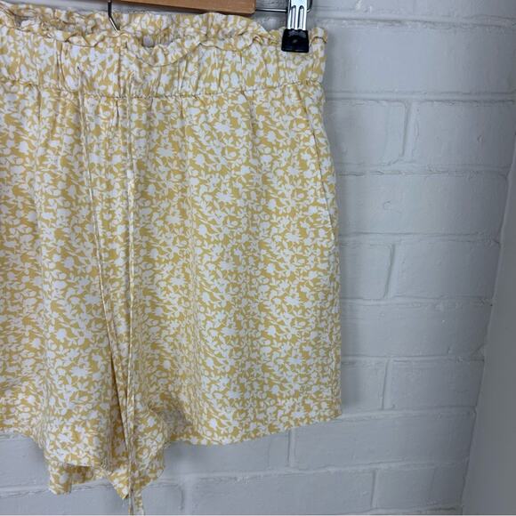 Banana Republic Yellow White Floral Casual Shorts Size XS - Picture 6 of 9